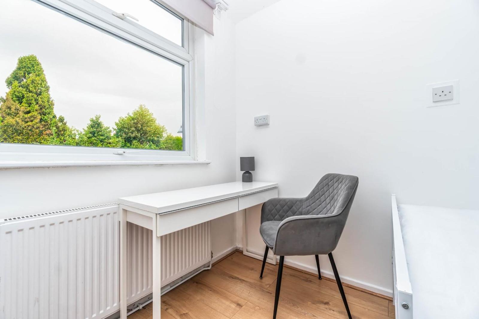 Bright Guest House In Hackney Londres Exterior foto